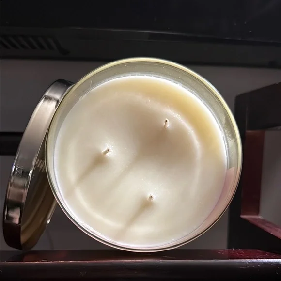 Bath & Body Works Plumeria Sugared Lemon Zest Candle - Picture 2 of 3